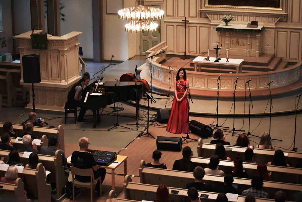 People in the church 